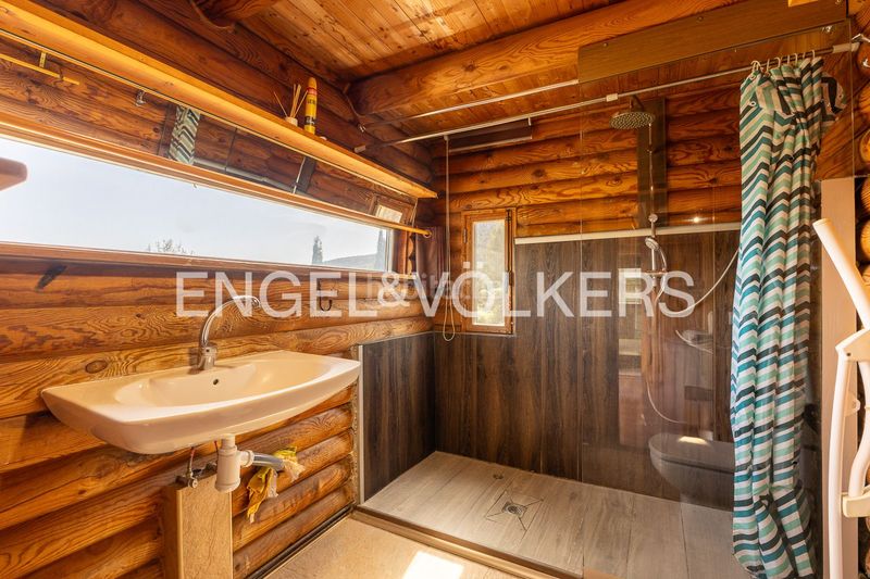 Foto f9104f73-dbf1-47f6-b252-d0a5d4992fa9. Casa amb calefacció aparcament piscina a Eixample Alcoi