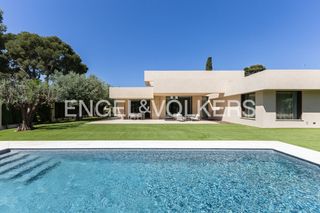 Miete Haus in Godella. Casa de lujo en campo olivar