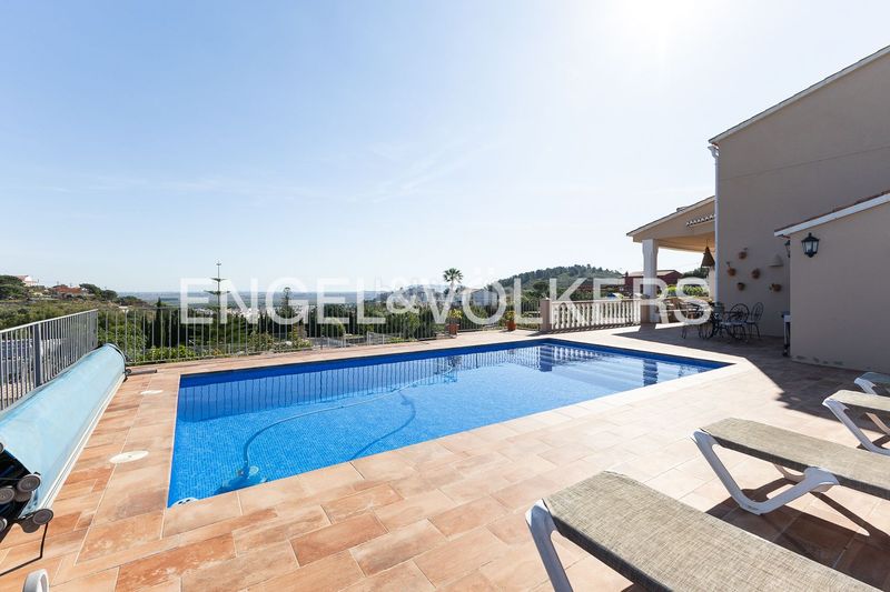 Foto b8c0a268-896b-4d1f-b744-d23f396a20e8. Lloguer casa amb calefacció piscina a Corbera