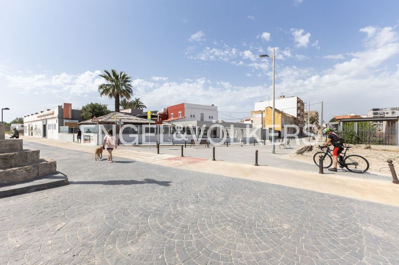 Foto 286d45bc-4431-44c3-b416-73eb6f5b743c. Casa amb calefacció aparcament piscina a Pinedo Valencia