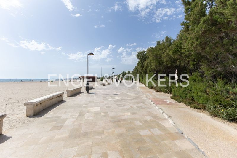 Foto 3db394f9-09ce-4f20-8e0b-3c5c519da920. Casa amb calefacció aparcament piscina a Pinedo Valencia