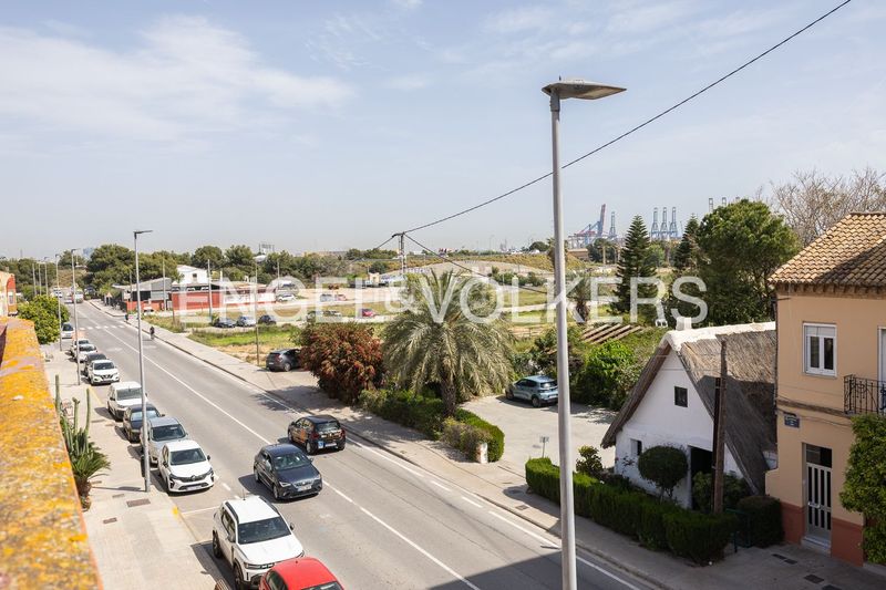 Foto 5d978ae4-a719-4ad9-a946-491d29c032b7. Casa amb calefacció aparcament piscina a Pinedo Valencia