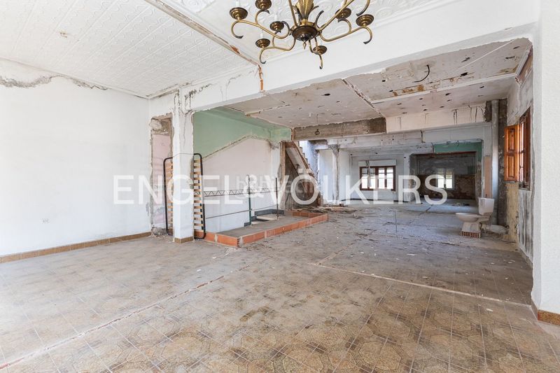 Foto 5e98f8de-9cfd-418a-8bdc-703211a44103. Casa amb calefacció aparcament piscina a Pinedo Valencia