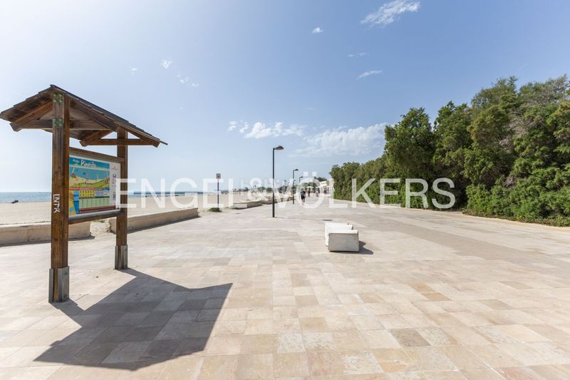 Foto 76273afe-f094-4c9c-9b91-fc8e20281bf8. Casa amb calefacció aparcament piscina a Pinedo Valencia