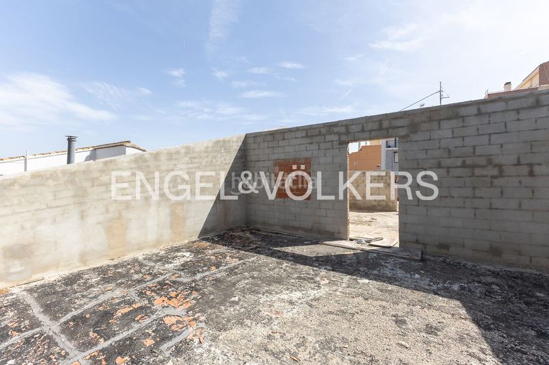 Foto a8b2c014-298a-4a4e-a30a-1284de05fe3b. Casa amb calefacció aparcament piscina a Pinedo Valencia