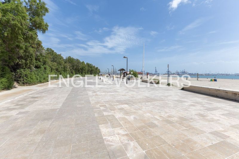 Foto b00a6329-e724-4d70-9354-356ac17fcb48. Casa amb calefacció aparcament piscina a Pinedo Valencia