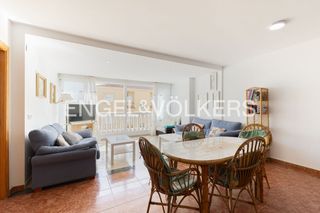 Flat  Avinguda de la loteria. Elegante apartamento en el pouet con jardin y piscina, a un paso