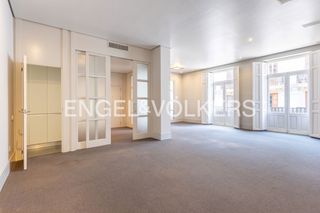 Rent Flat  Carrer de félix pizcueta. Espacioso piso ubicado en el pla del remei