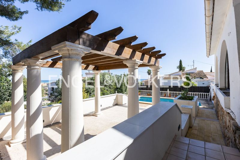 Foto 0b226f2d-1443-4dc5-a2df-ff27a7f4969f. Casa amb calefacció aparcament piscina a El Montgó Dénia