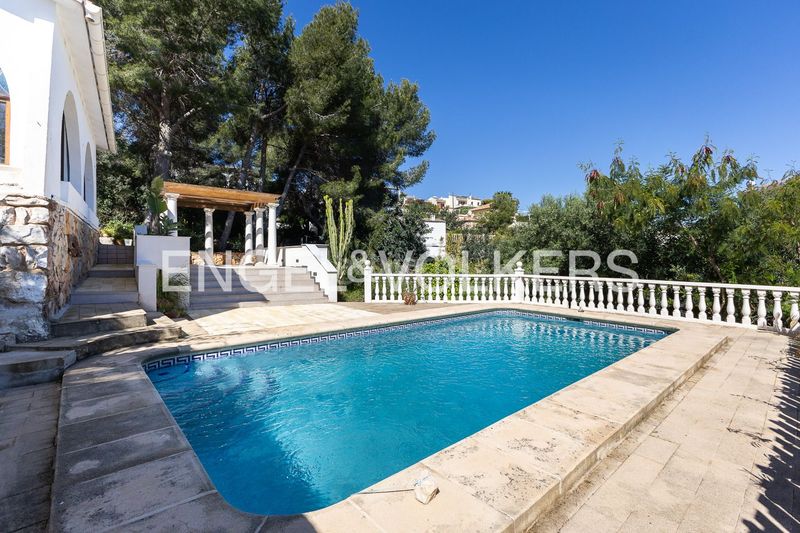 Foto 57233d5d-26db-454a-ac43-191b6dca1714. Casa amb calefacció aparcament piscina a El Montgó Dénia