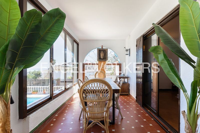 Foto c614cdba-57b9-4d51-8930-a61e2bbe43ad. Casa amb calefacció aparcament piscina a El Montgó Dénia