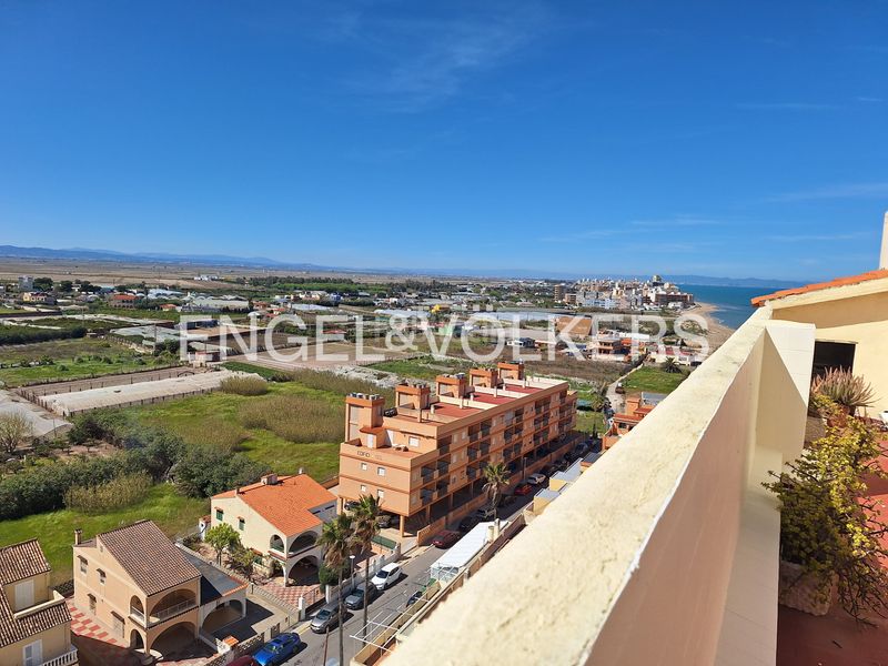 Foto a6416771-c8a5-48c9-b7ba-050d0cc63020. Àtic amb calefacció piscina a Mareny de Barraquetes Sueca