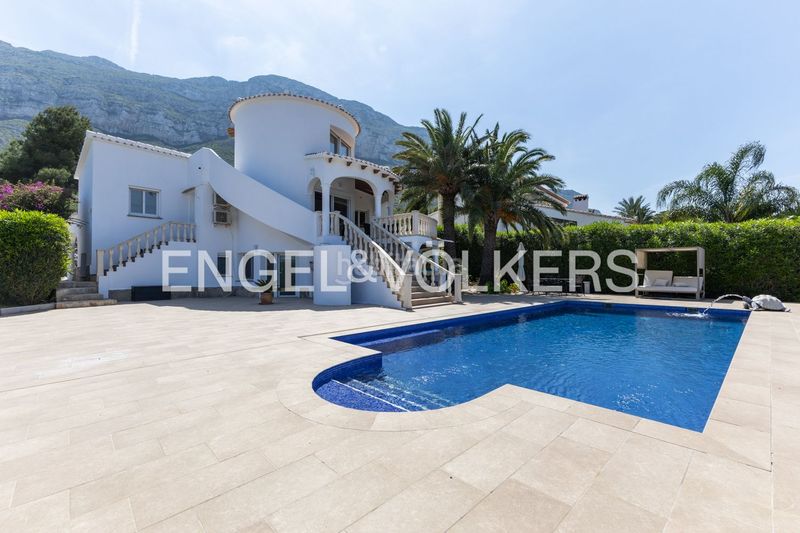 Foto b9147e02-ddf2-4f49-9a77-b8ec346596c5. Casa amb calefacció aparcament a El Montgó Dénia