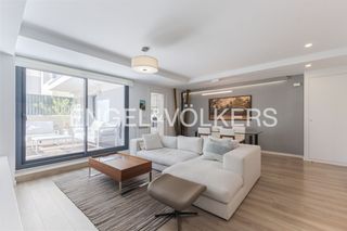 Rent Flat  Avinguda del mestre rodrigo. Espectacular semiatico con terraza en residencial de campanar