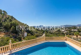 Maison à Partida Tosal - Zona dels Castellans. Elegante villa con vistas abiertas y luz todo el año en el coraz