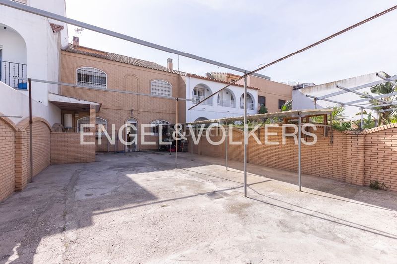 Foto 0469df62-3121-41c1-85d2-aa3c6b2ab939. Casa amb calefacció a Natzaret Valencia