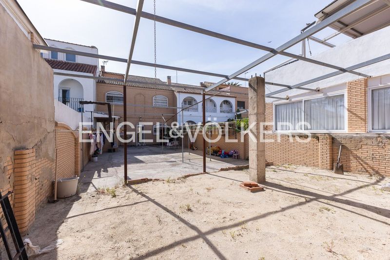 Foto 633e935c-293f-4183-bcbc-1fb495cf8aad. Casa amb calefacció a Natzaret Valencia