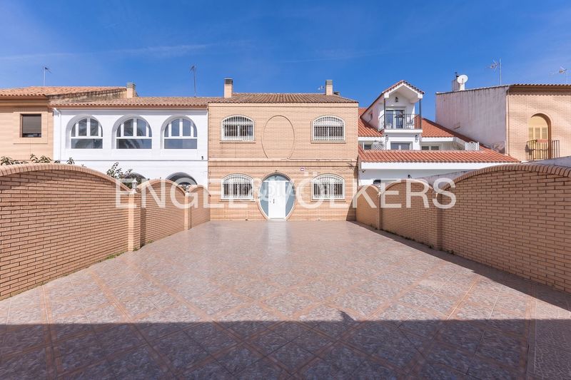 Foto 7af82466-3121-4583-bb95-1445fecd89d6. Casa amb calefacció a Natzaret Valencia