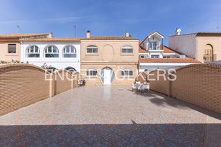 Maison  Carrer de manuel carboneres. Chalet adosado único frente al mar en residencial benimar