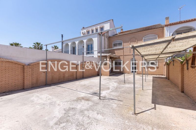 Foto aadb1955-79e2-42c3-a975-ccb73788c0fa. Casa amb calefacció a Natzaret Valencia