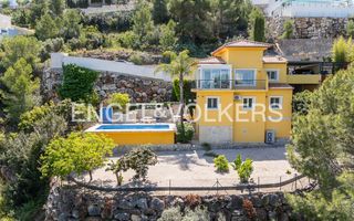Casa a La Pedrera-Vessanes. Casa unifamiliar con vista al mar