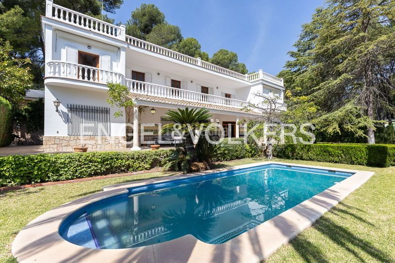 Foto b139da0b-1984-4e2d-9f3a-4f60810d82de. Casa amb calefacció aparcament piscina a Monteamor-La Carrasca-El Peucal Náquera