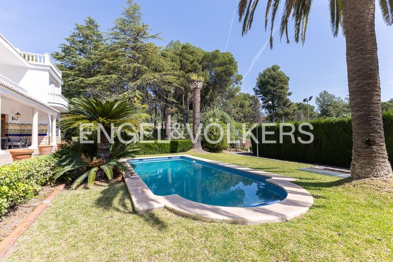 Foto b30f0019-6103-4f9f-9bb4-9ca34d368384. Casa amb calefacció aparcament piscina a Monteamor-La Carrasca-El Peucal Náquera