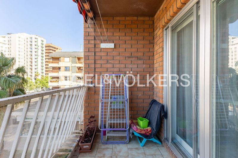 Piso en exclusiva en avenida tirso de molina. campanar en Valencia - Imagen 2