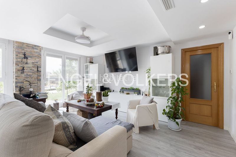 Piso mucha luz y buena ubicación! piso en residencial de Nou Benicalap en Valencia - Imagen 2