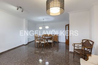 Miete Etagenwohnung  Carrer d'emili baró. Amplio piso en el corazón de benimaclet con parking