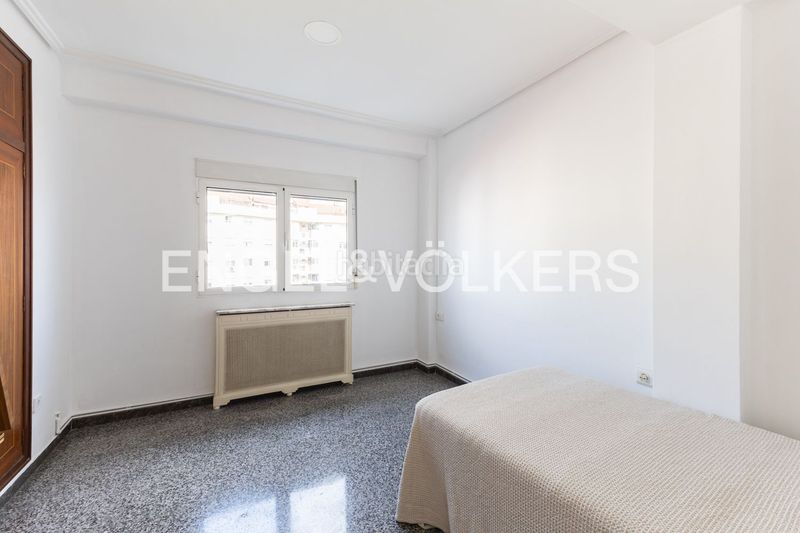 Foto 37a75f6a-ee0a-4c10-b39e-075e94173572. Pis amb calefacció aparcament a Mestalla Valencia