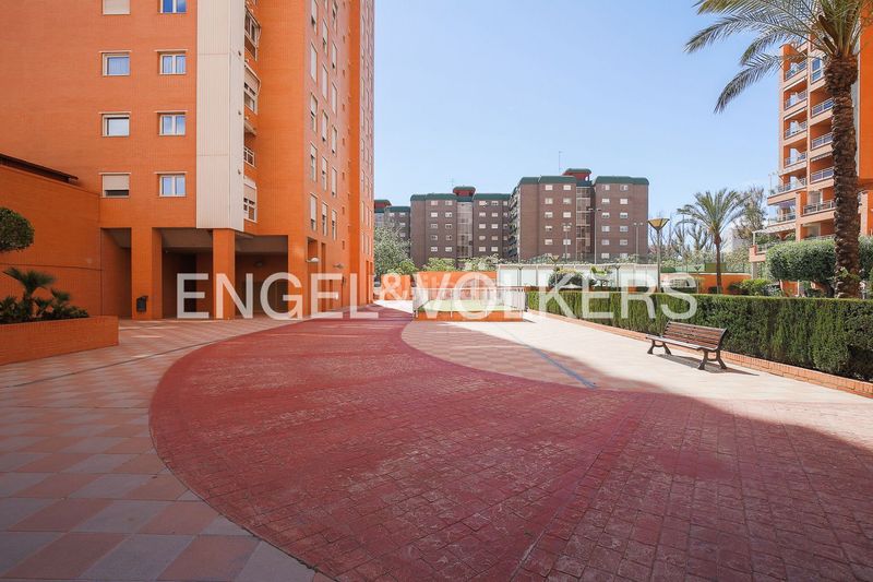 Foto 8696b206-3265-42a1-ba45-b8ff0662f44b. Pis amb calefacció aparcament piscina a Sant Pau Valencia