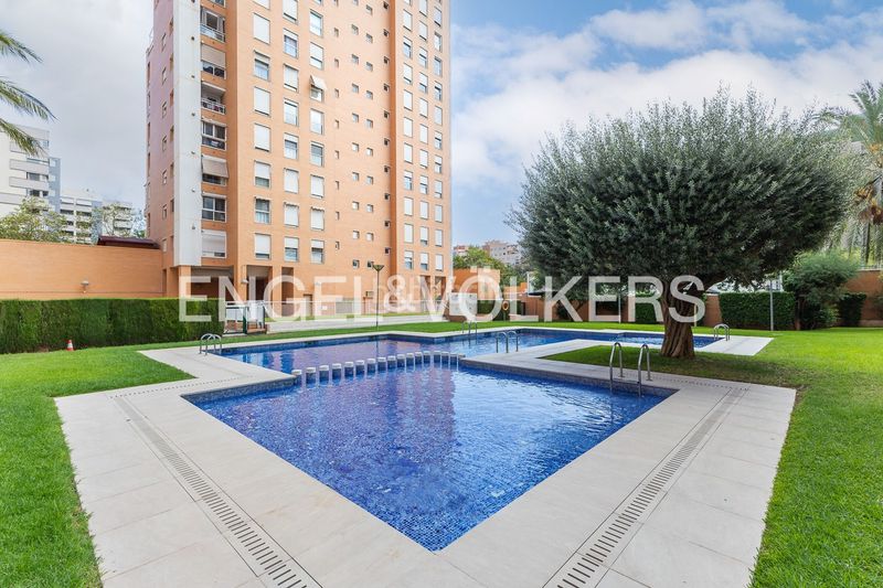 Foto d304ed13-dd89-41f1-bc77-3ec4b82e63da. Pis amb calefacció aparcament piscina a Sant Pau Valencia