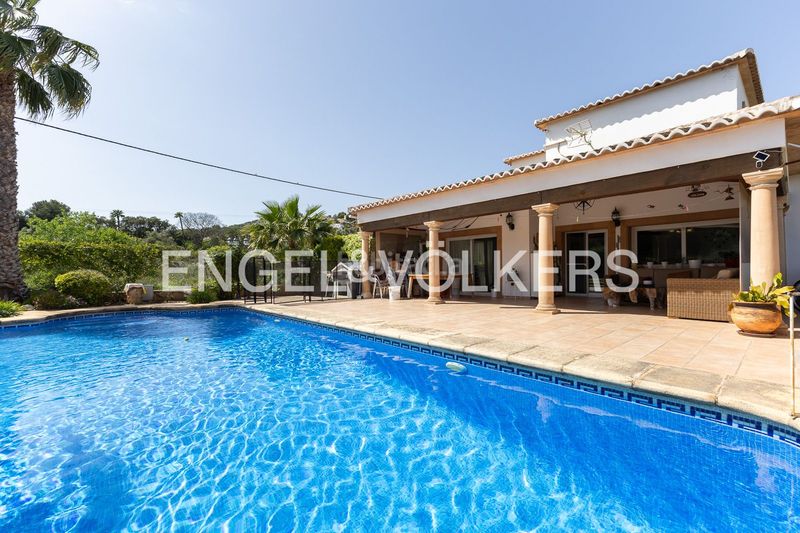 Foto eef25b6a-b6d7-44b8-a88c-779221b882fb. Masia amb calefacció aparcament piscina a Partida Comunes-Adsubia Xàbia