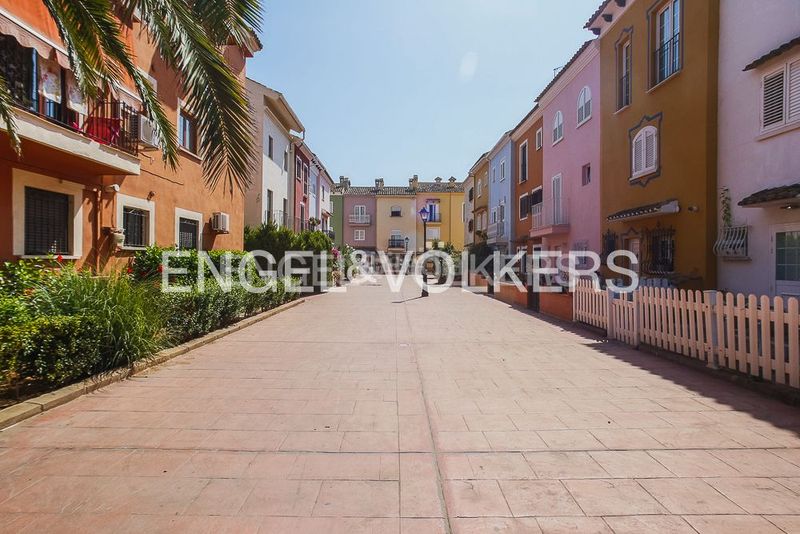 Foto e9a62978-6f99-41e8-b42b-674b230731a7. Pis amb calefacció a Port Saplaya Alboraya