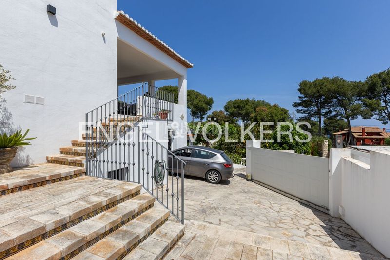 Foto 8d8dfe95-06b7-4281-b196-03848cf6d0fb. Casa amb calefacció aparcament piscina a Las Rotas / Les Rotes Dénia