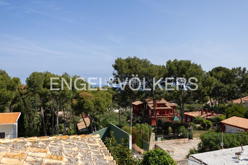 Foto b3737d1a-32d8-4ce4-a736-1841a7de762d. Casa amb calefacció aparcament piscina a Las Rotas / Les Rotes Dénia