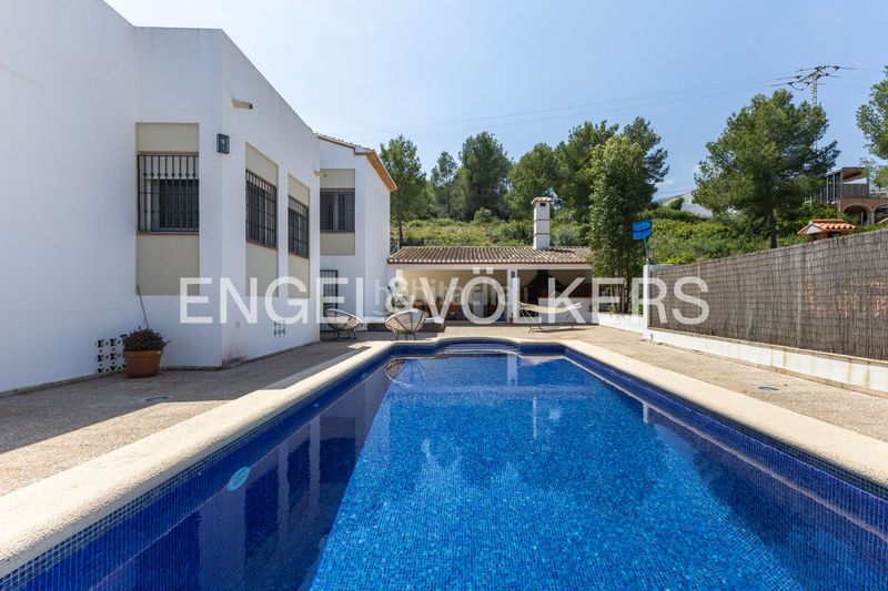 Foto e1ea2bad-e8e9-449c-b6e0-cbc9cbd9c993. Casa amb calefacció aparcament piscina a Las Rotas / Les Rotes Dénia
