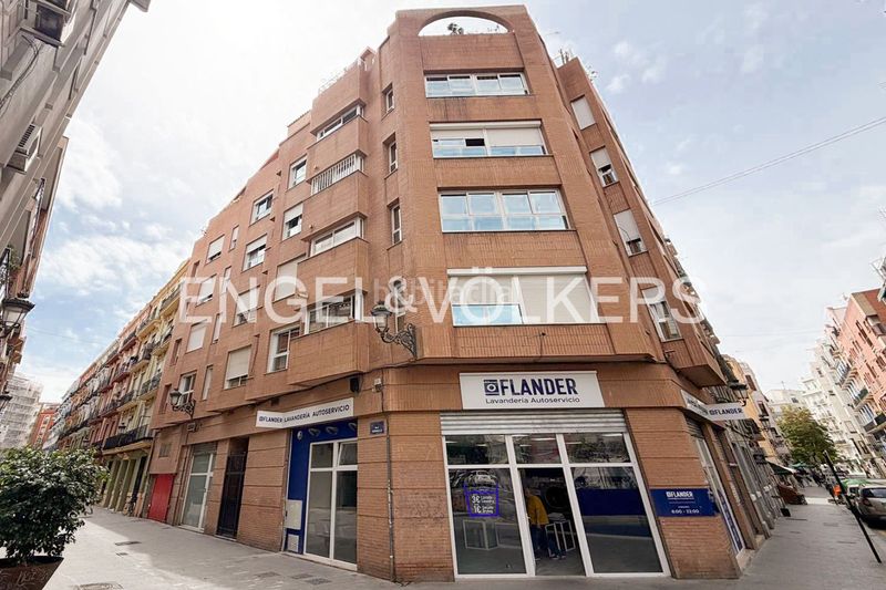 Foto 5f41885b-c552-418e-8aa1-b2a6069b3c88. Pis amb calefacció aparcament a Russafa Valencia