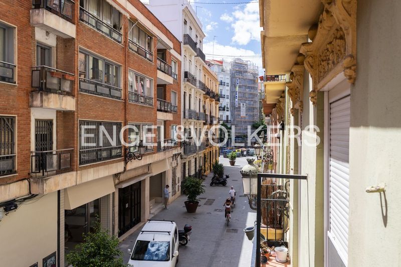 Foto fba0add7-951a-4a48-8219-5191829f0f2e. Pis amb calefacció aparcament a Russafa Valencia
