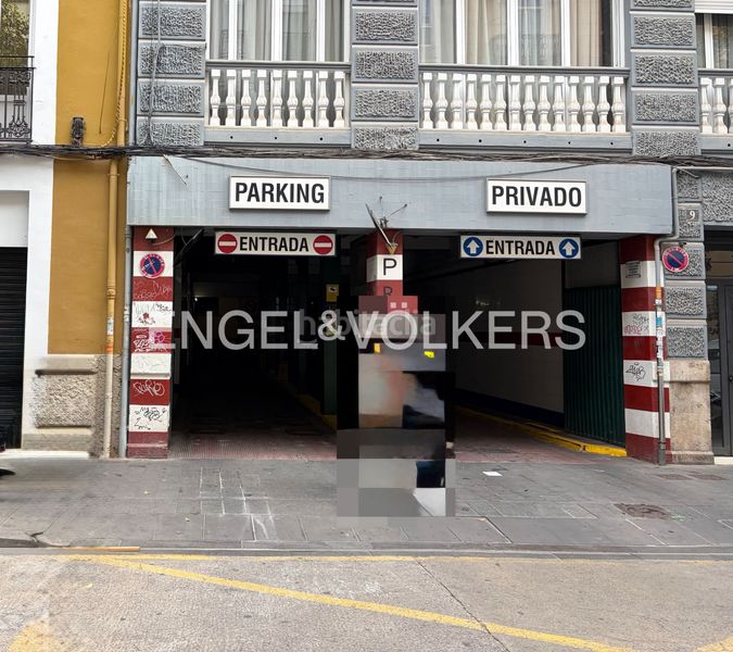 Foto 4a3b3aba-71fa-4f56-a8e0-22eae2d52800. Aparcament cotxe a Russafa Valencia