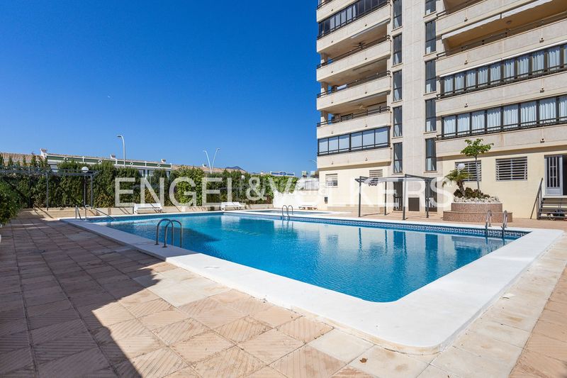 Foto 09dc4216-662b-49c9-bdab-8521e97be150. Casa amb calefacció aparcament piscina a Playa de Gandía Gandia