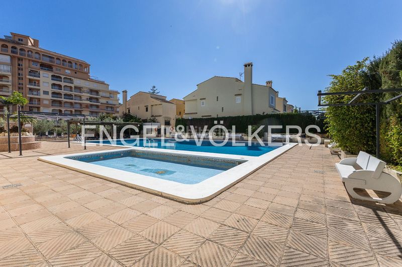 Foto 1c354725-b2a9-4d6d-a868-e06fa433e2be. Casa amb calefacció aparcament piscina a Playa de Gandía Gandia