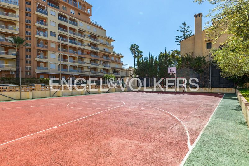 Foto 77f99880-73ae-414e-a326-3aee4bb63631. Casa amb calefacció aparcament piscina a Playa de Gandía Gandia