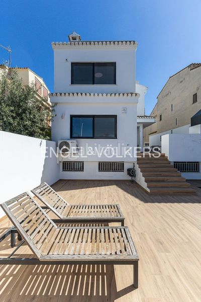 Foto b58b79ea-9936-49c4-a127-5ea9b190a46a. Casa amb calefacció aparcament piscina a Playa de Gandía Gandia