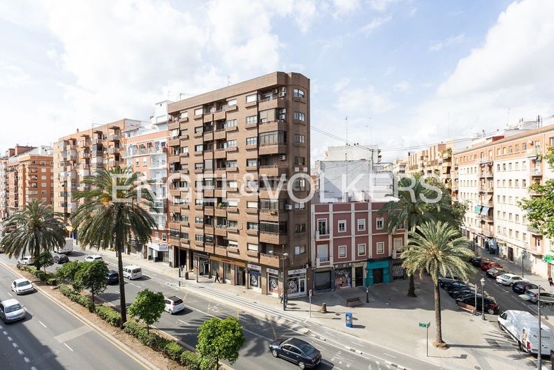 Piso luminosa vivienda de 4 dormitorios en primado reig en Valencia - Imagen 24