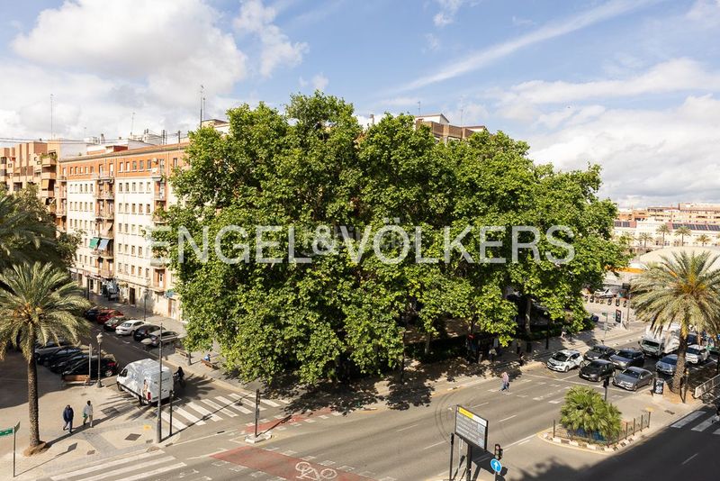 Piso luminosa vivienda de 4 dormitorios en primado reig en Valencia - Imagen 23