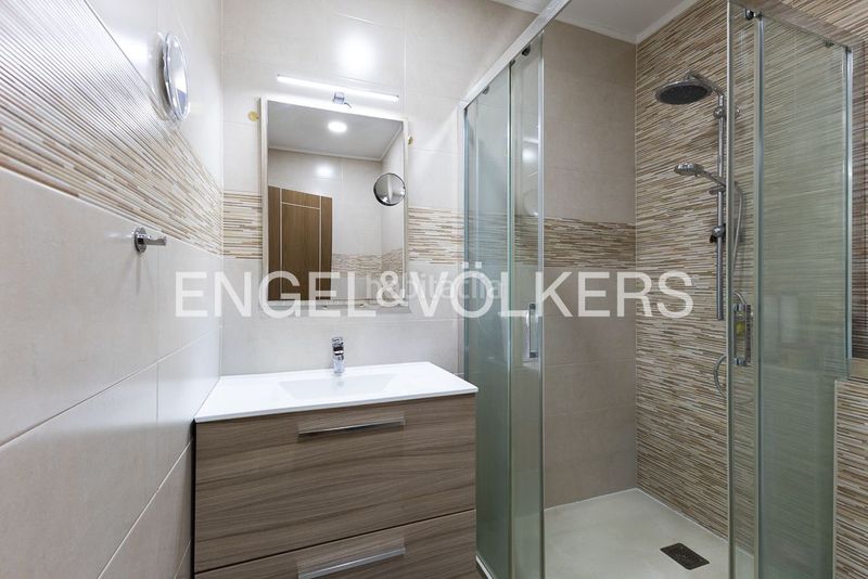 Piso luminosa vivienda de 4 dormitorios en primado reig en Valencia - Imagen 16
