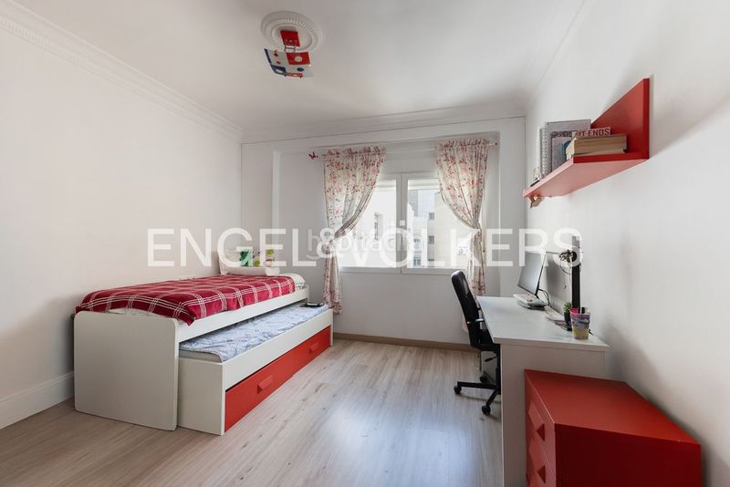 Piso luminosa vivienda de 4 dormitorios en primado reig en Valencia - Imagen 13