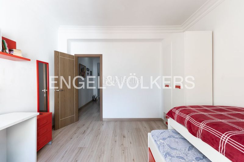 Piso luminosa vivienda de 4 dormitorios en primado reig en Valencia - Imagen 12